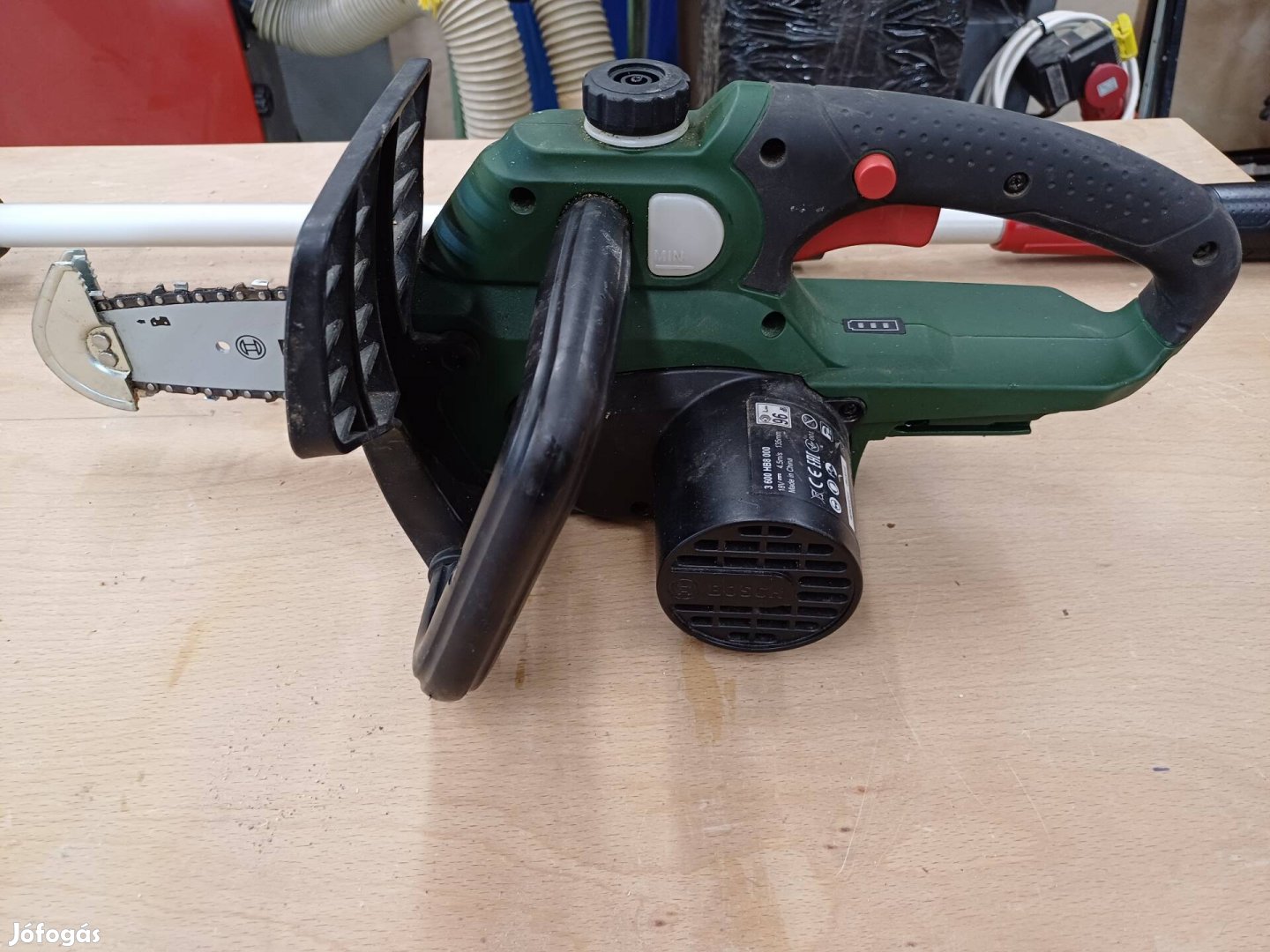 Bosch 18v akkumulátoros láncfűrész