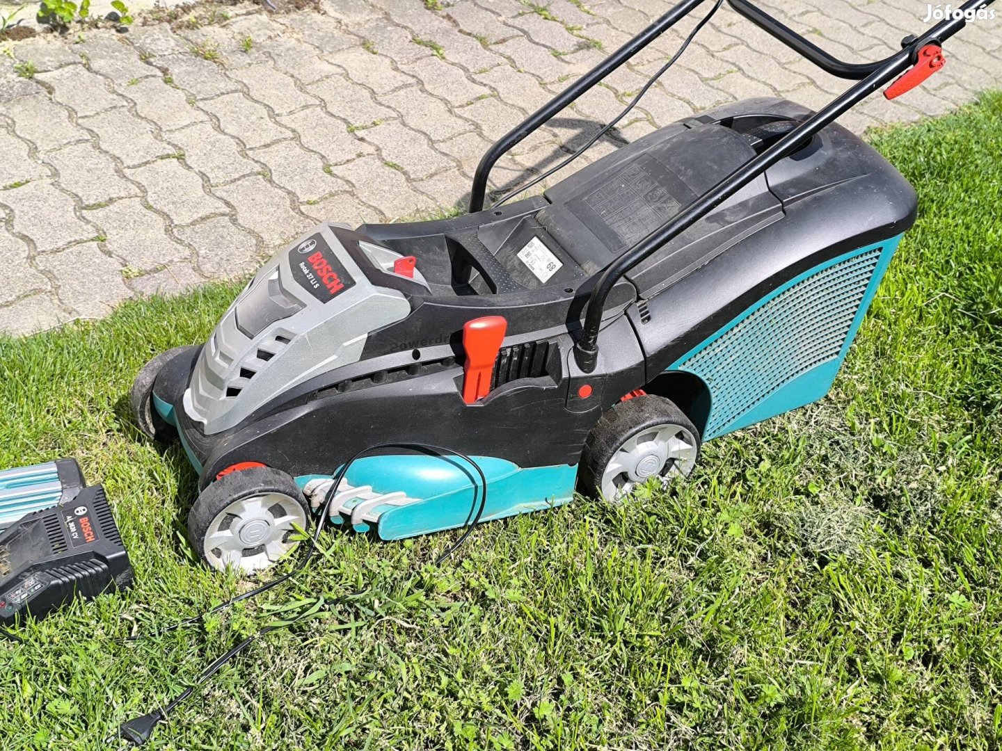 Bosch 37 Li S akkus akkumulátoros fűnyíró + töltő + akku