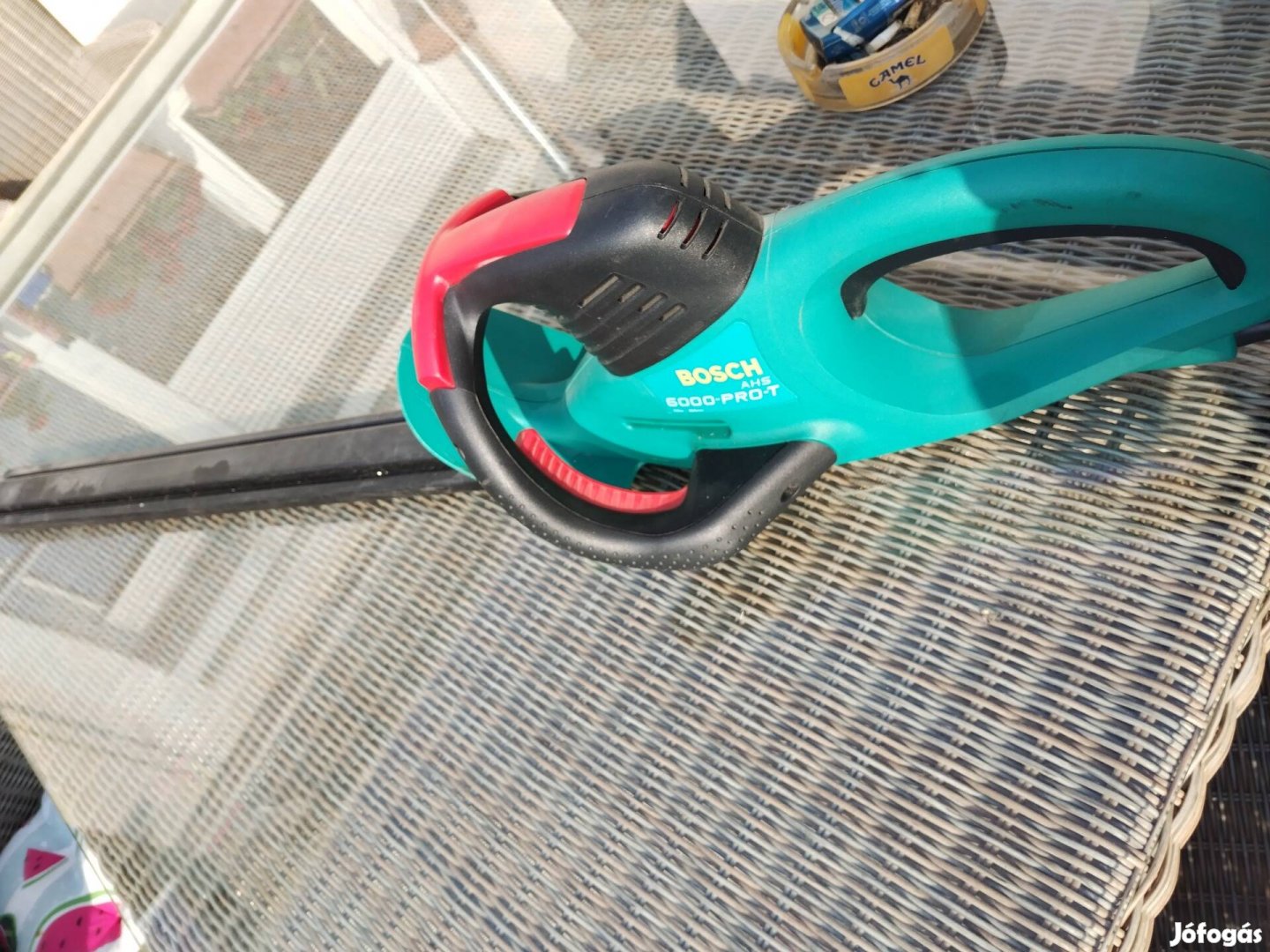 Bosch 700w sövény vágó 70cm 