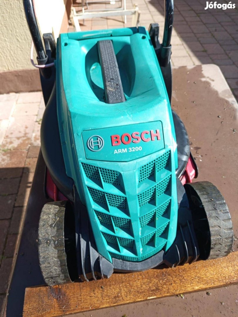 Bosch ARM3200 tip 1200w elektromos fünyiró fügyüjtö nélkül eladó