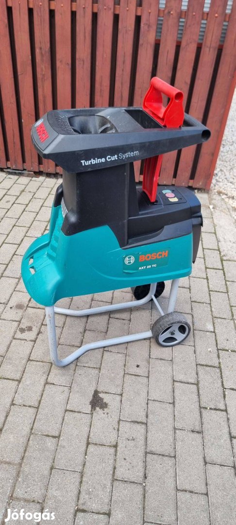 Bosch AXT 25 TC hengerkéses 2500W szecskázó ágaprító ágdaráló