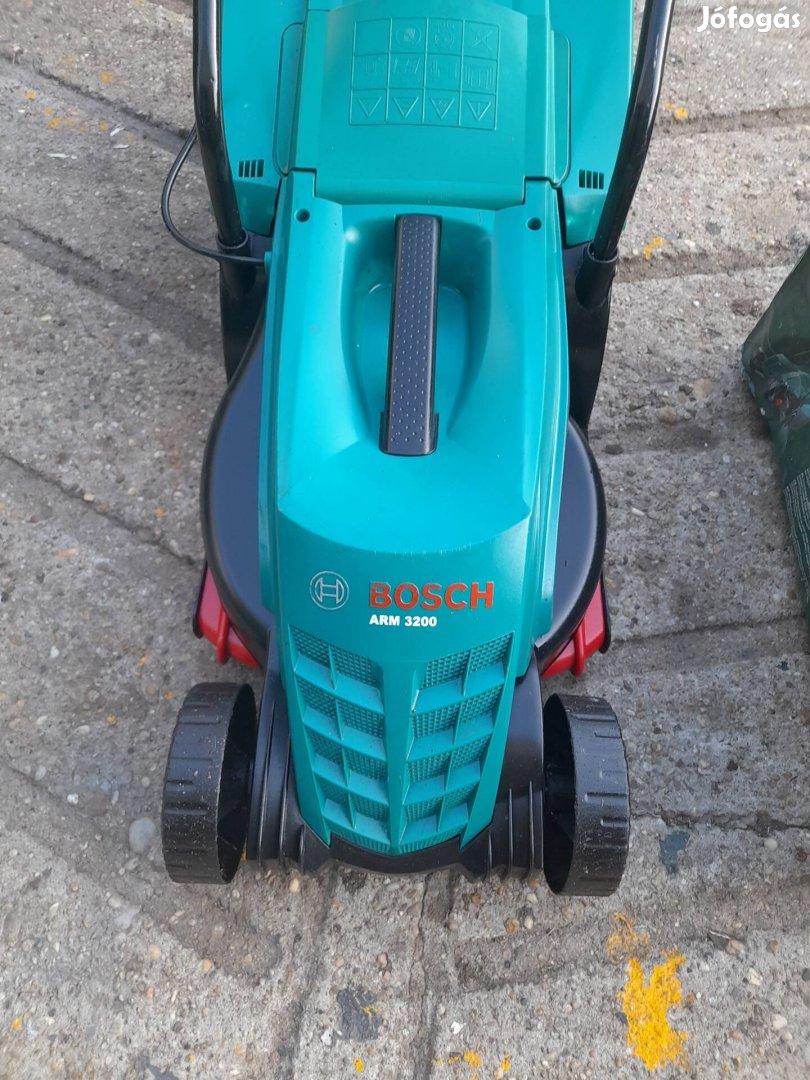 Bosch Arm 3200 elektromos fűnyíró 1200W új állapotban 