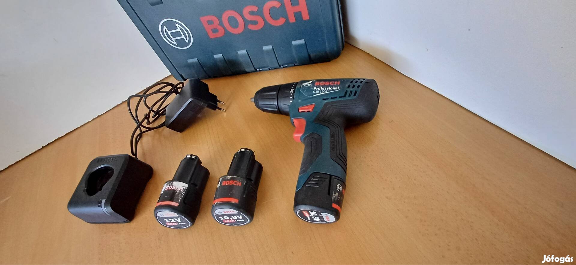 Bosch GSR 120-LI Fúrócsavarozó 3 akkuval, 30Nm + Koffer