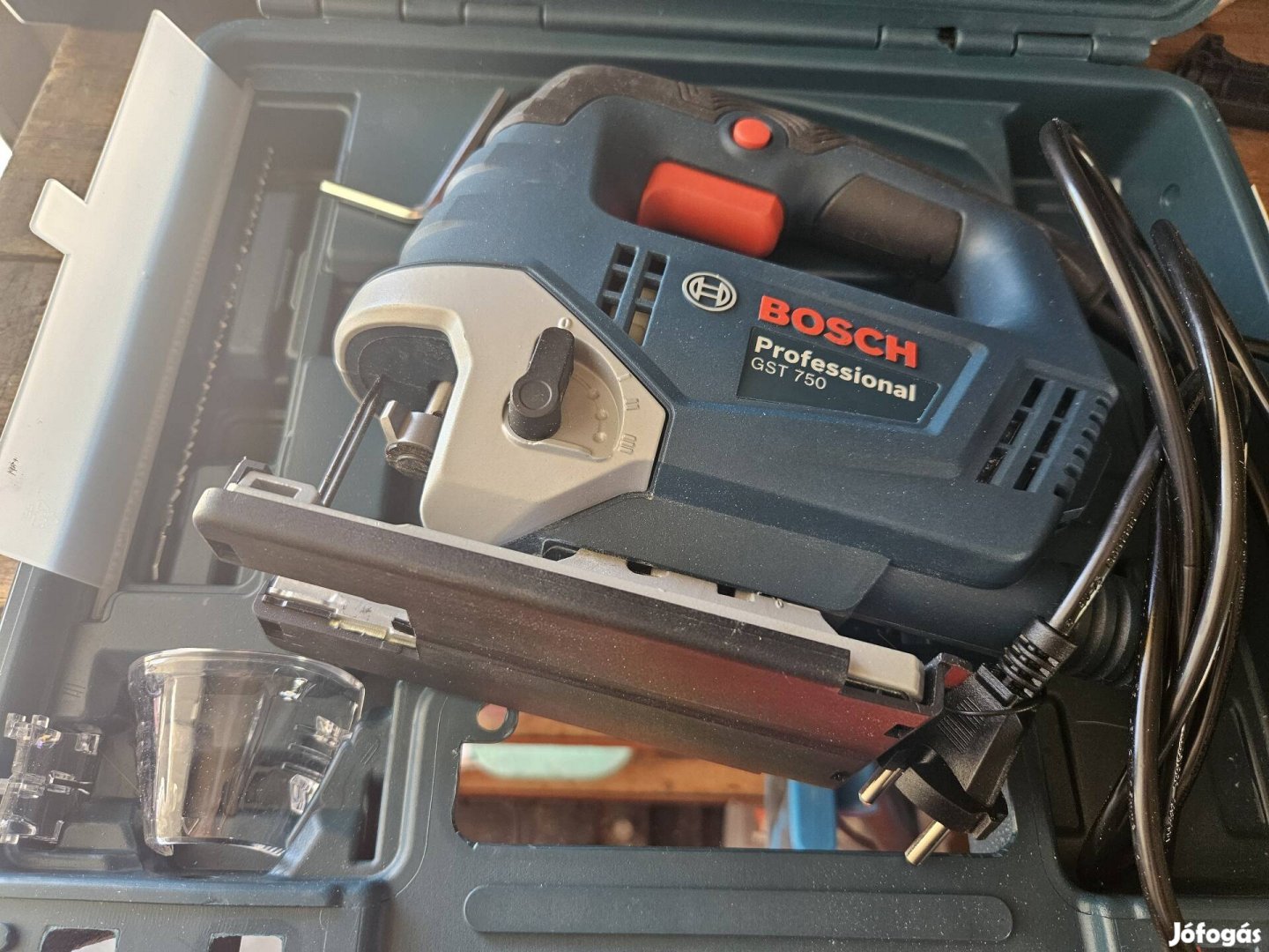 Bosch GST750 szúrófűrész kofferben