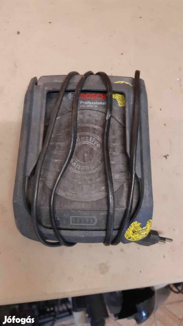 Bosch Induktív akku töltő GAL1830w