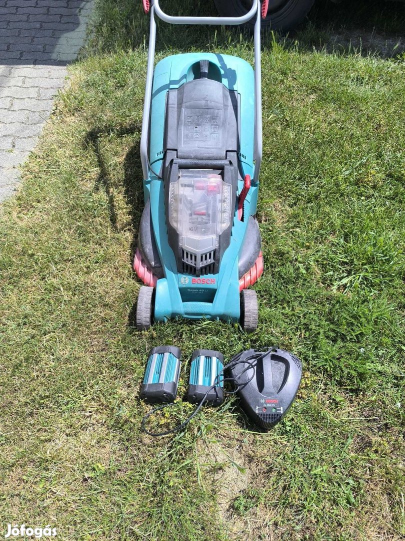 Bosch Rotak 43Li akkus akkumulátoros fűnyíró + töltő + 2 x 2.6Ah