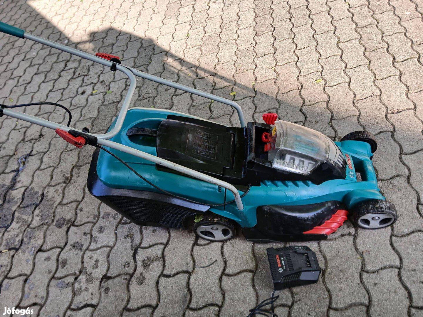 Bosch Rotak 43 LI akkumulátoros fűnyiró eladó