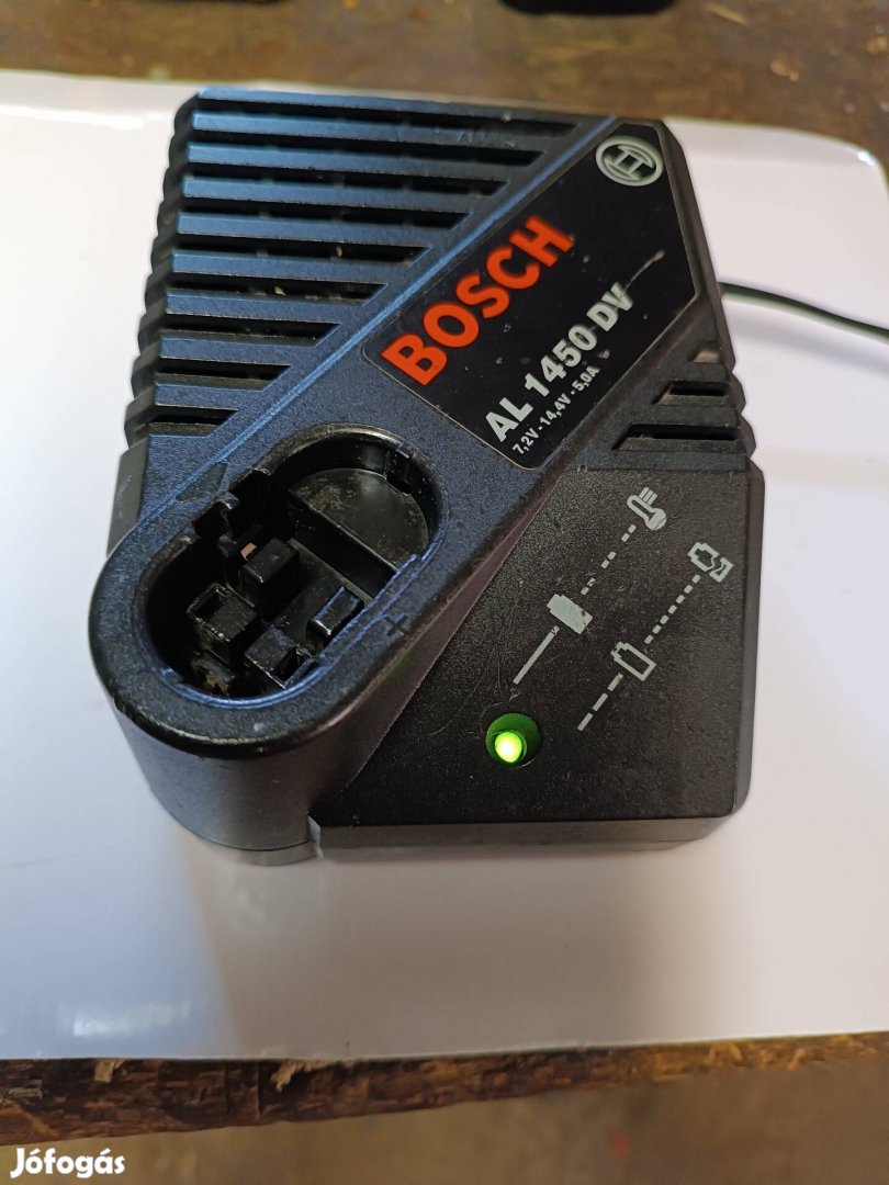 Bosch akkumulátor gyorstöltő 105 Watt 