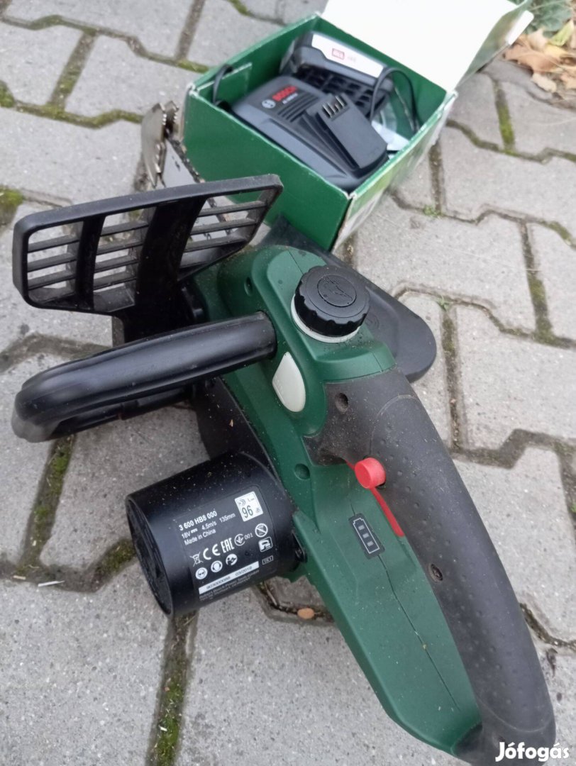 Bosch akkumulátoros láncffűrész + töltő és akkumulátor