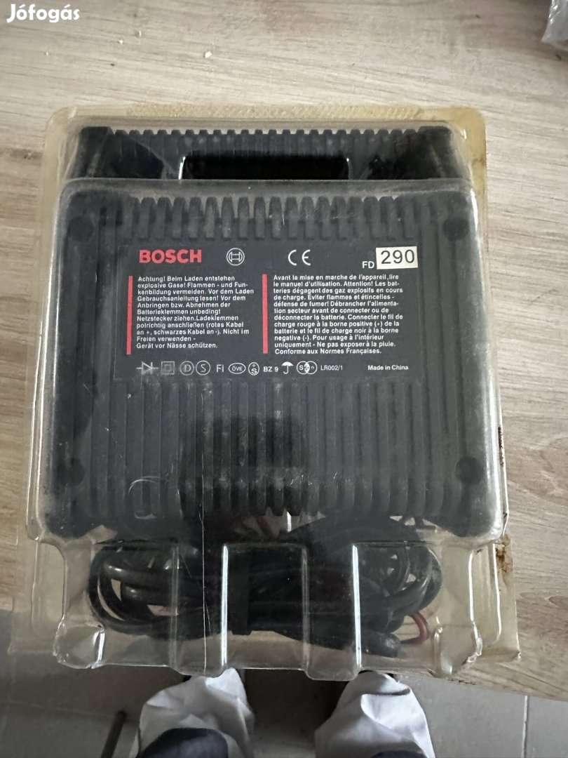 Bosch akumlátor töltő 
