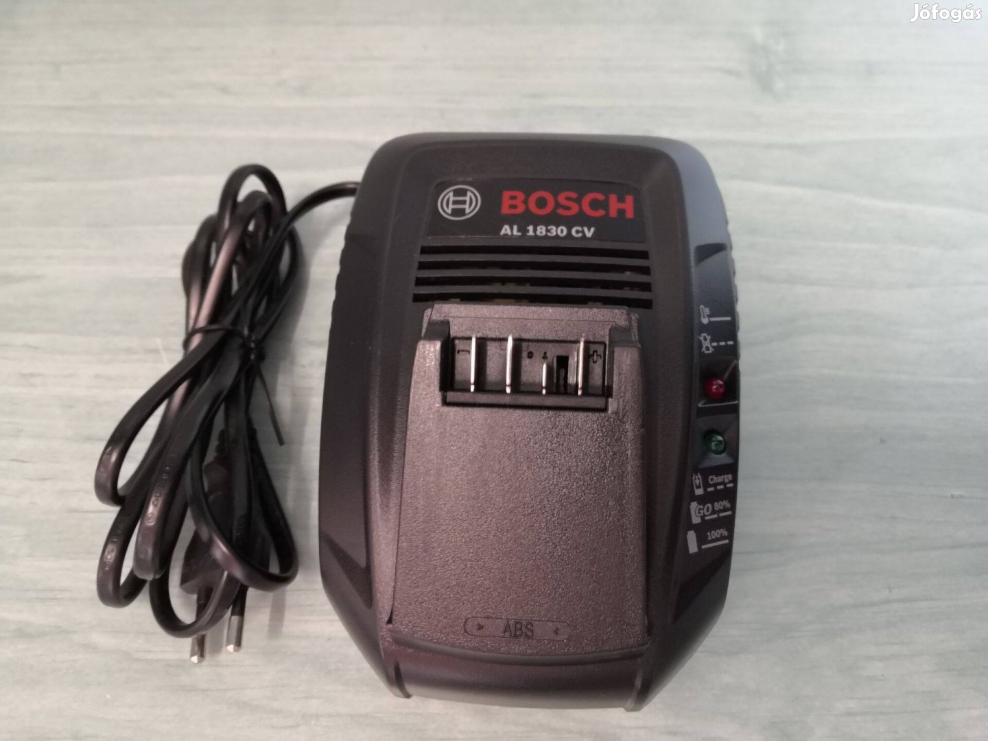 Bosch barkács Li töltő 14.4-18V