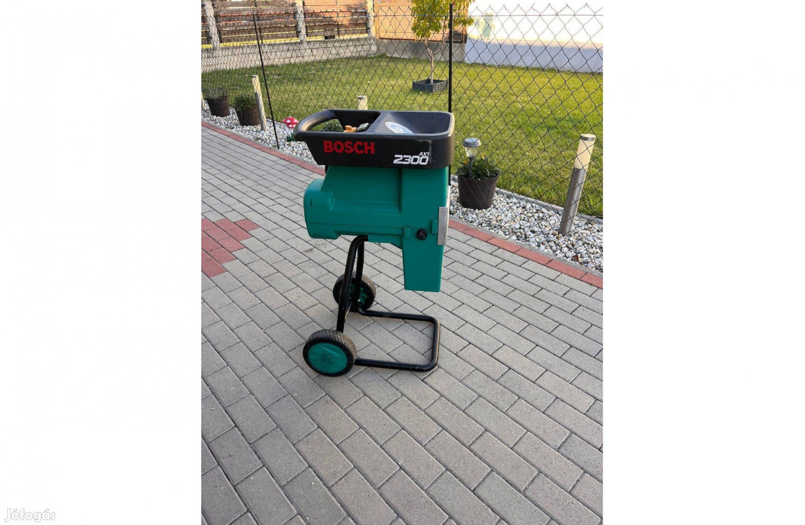 Bosch behúzóhengeres ágdaráló ágaprító 2300 Watt csendes müködés