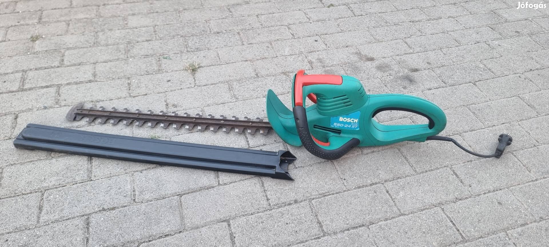 Bosch elektromos sövényvágó 600W 550mm sövény nyíró