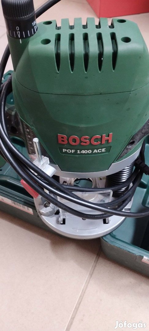 Bosch felsőmaró POF 1400 ACE marószár készlettel
