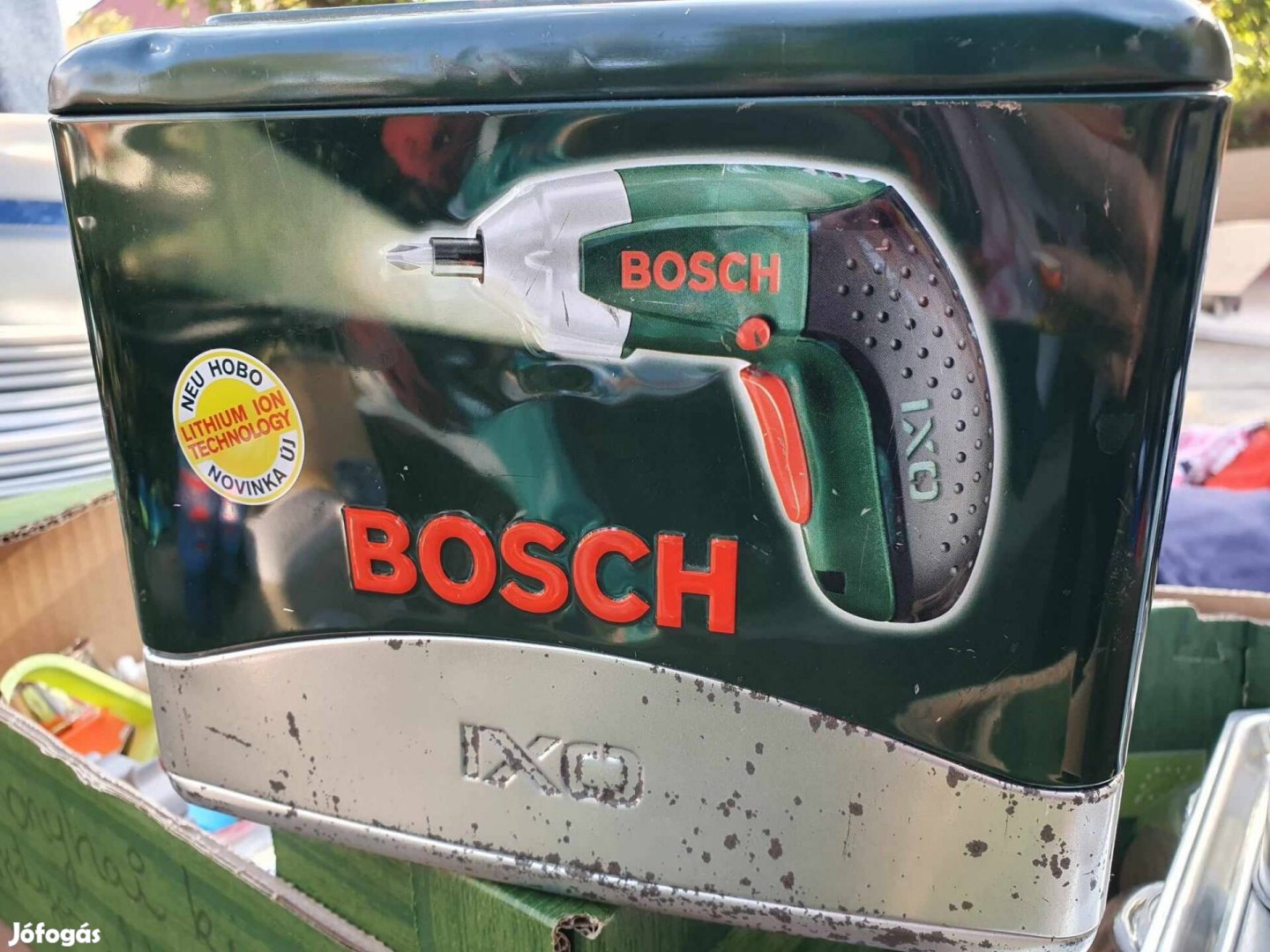 Bosch ixo csavarhúzógép töltőállomádsal, bitfejekkel dobozában 