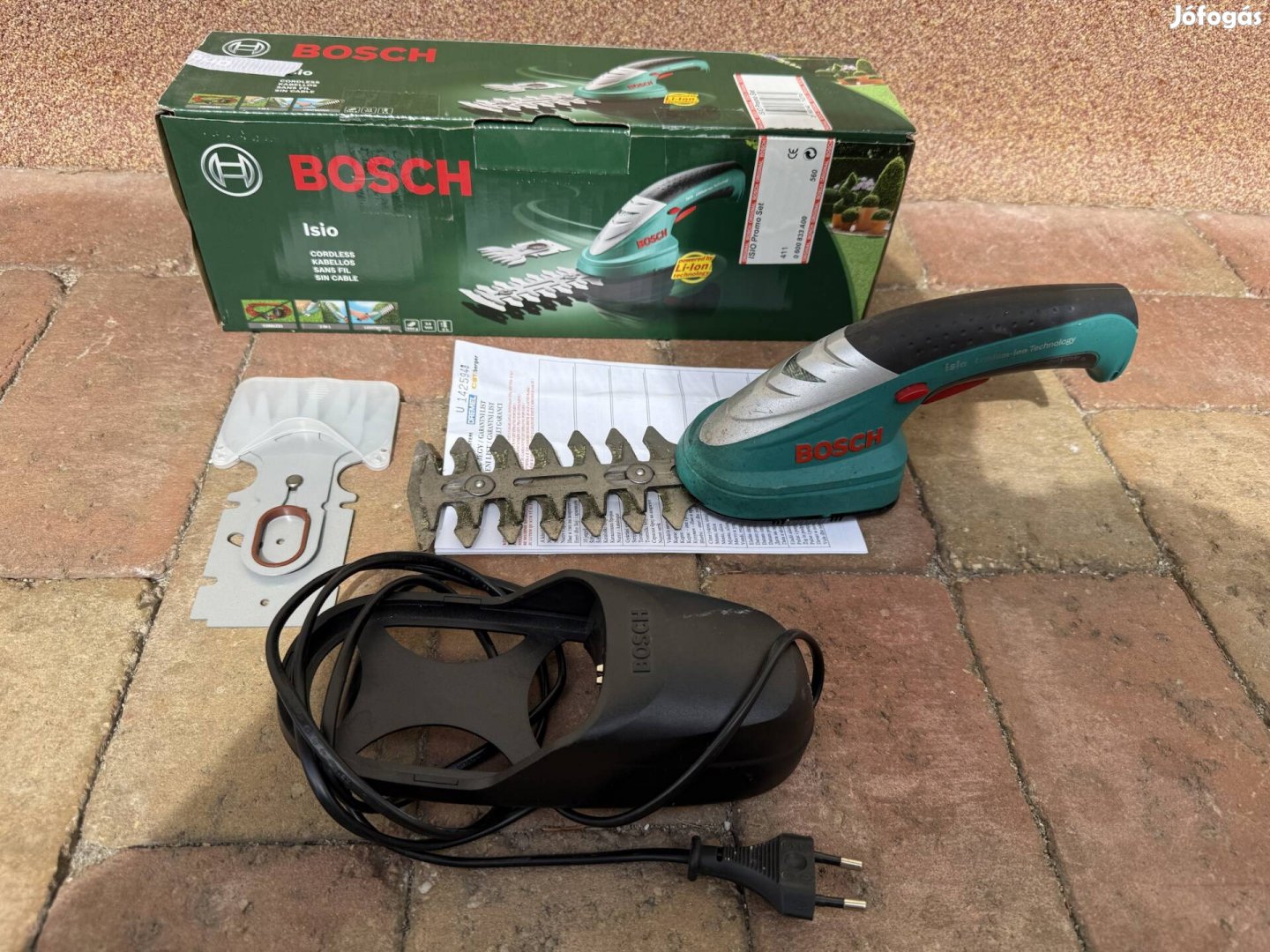 Bosch kézi akkumulátoros szegélyvágó sövényvágó 