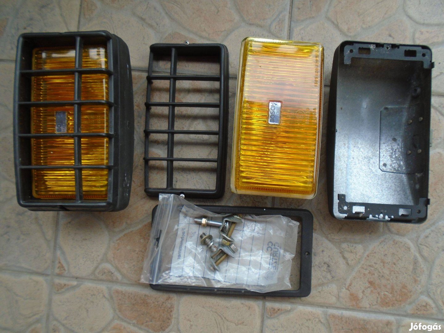 Bosch ködlámpa pár tartóval, ráccsal, izzóval