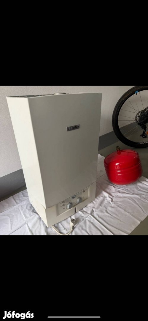 Bosch turbó kazán komplett kémény rendszerrel, radiátorokkal