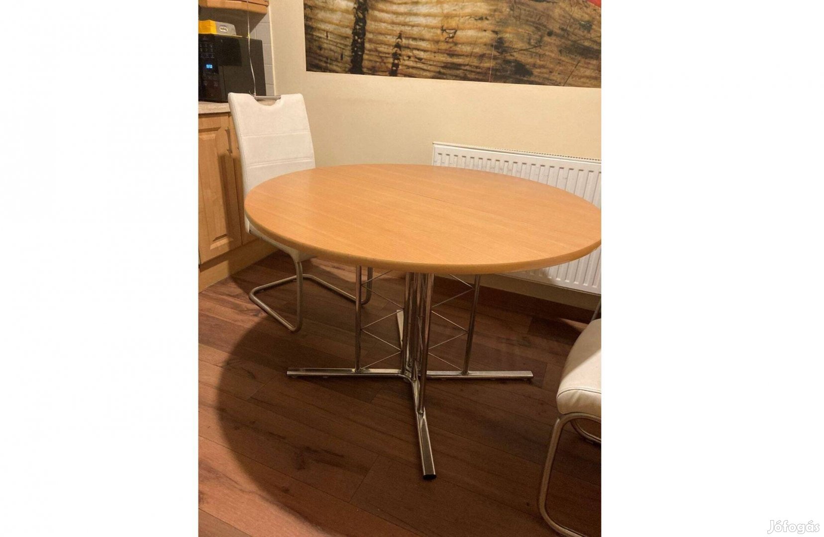 Bővíthető étkezőasztal székekkel