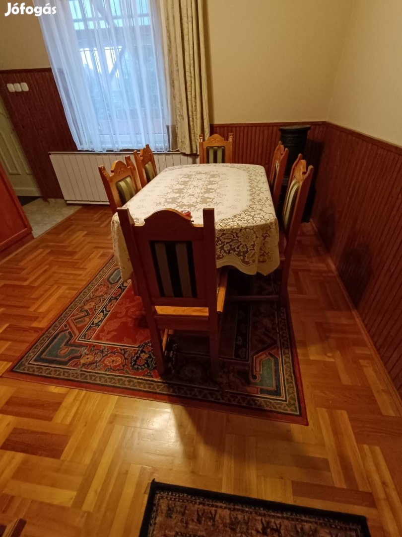 Bővíthető tömörfa étkezőasztal 8 székkel