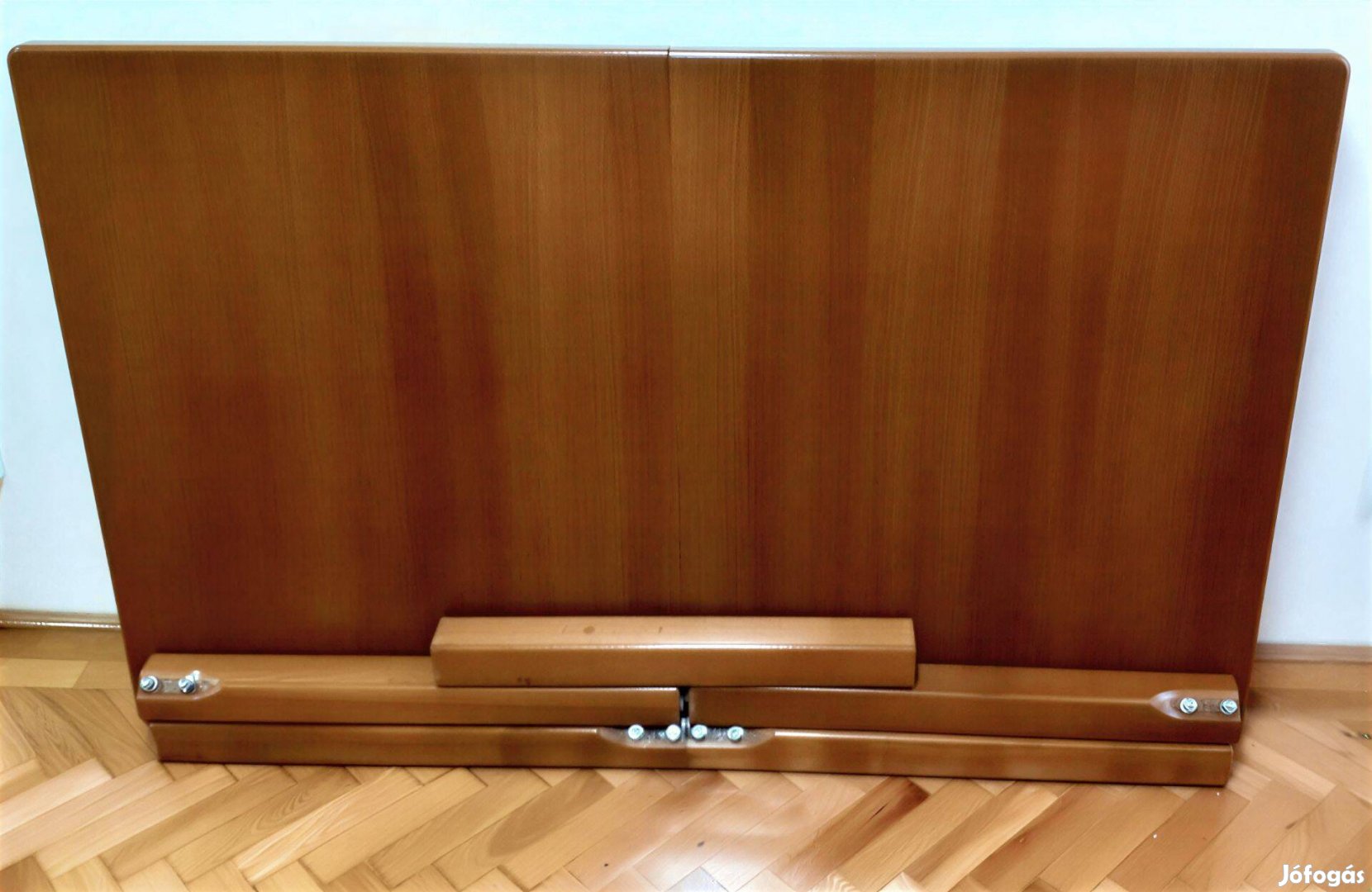 Bővíthető tömörfa étkezőasztal székek nélkül!