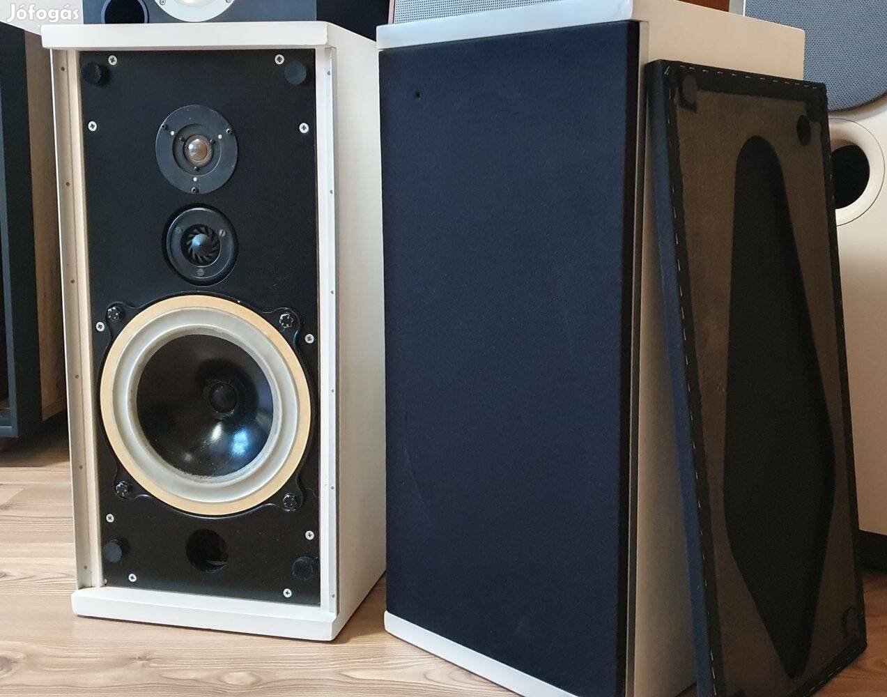 Bowers & Wilkins DM4 mk1 white edition