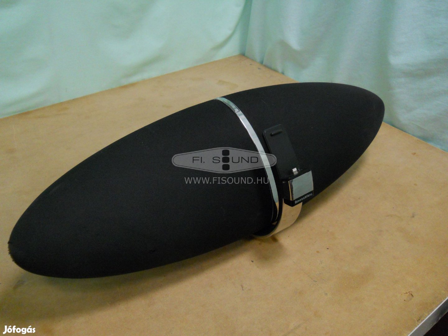 Bowers & Wilkins ZeppelinAir ,(1.) burkolati elem csatlakozókkal