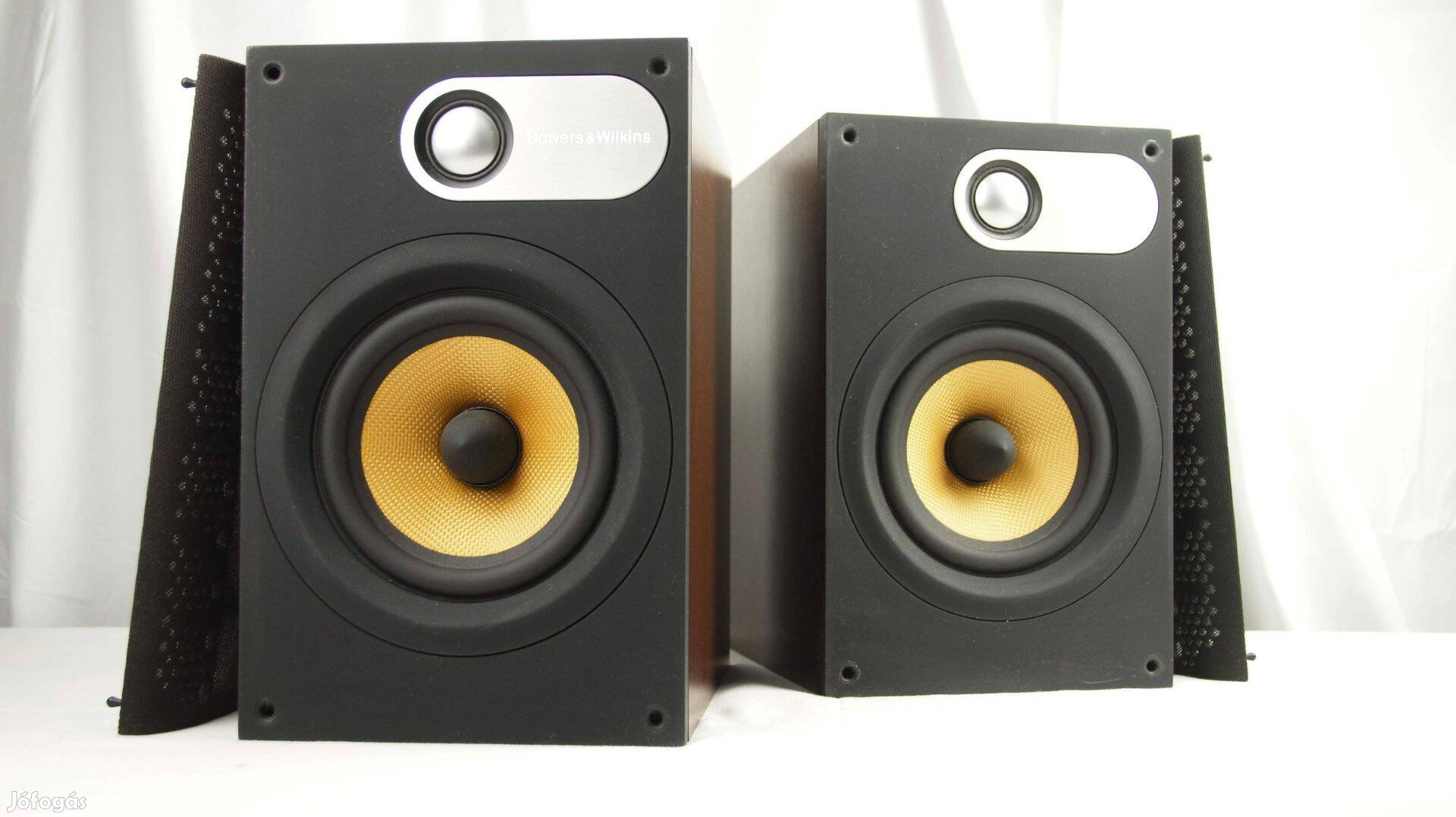 Bowers & Wilkins (B&W) 686 hangfalpár