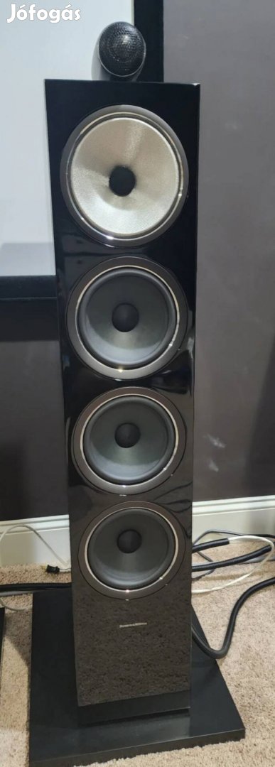 Bowers and Wilkins 702S2 hangfal áron alul 