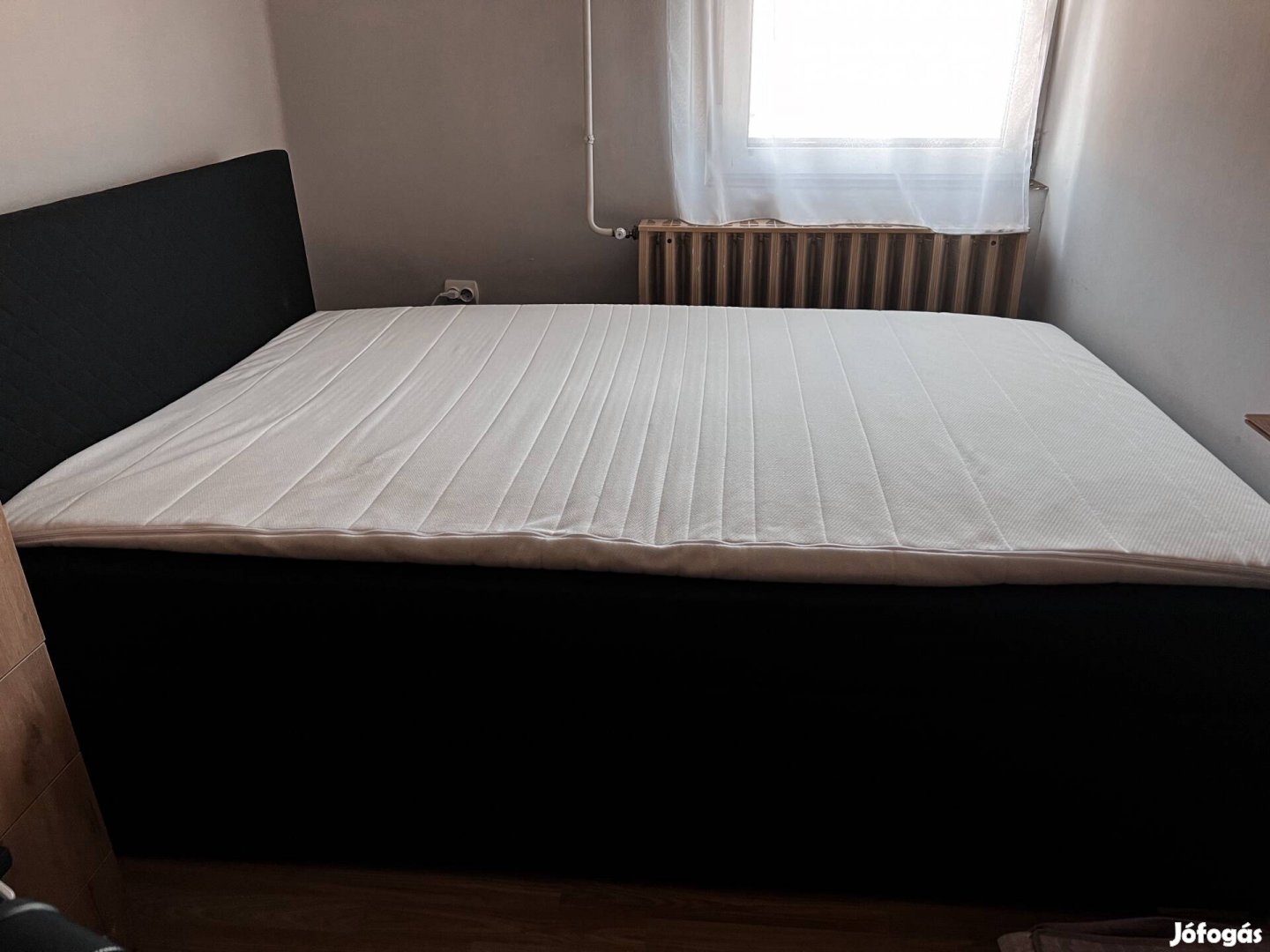 Boxspring kárpitozott ágy