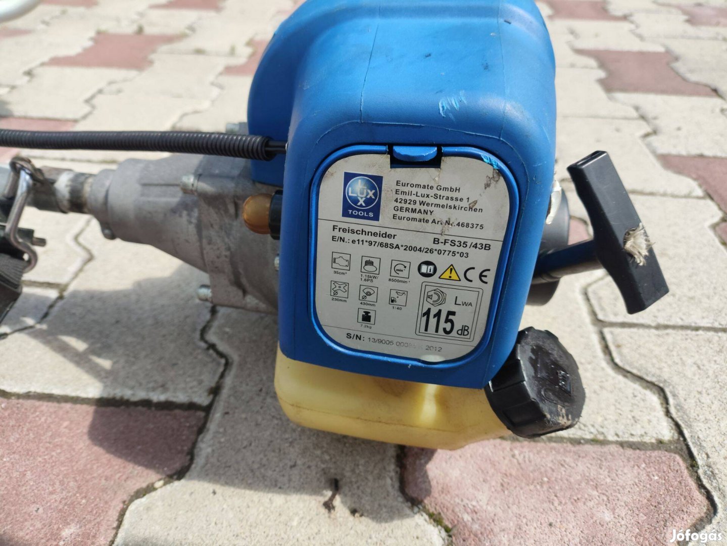 Bozótirtó fűkasza Lux Bf félipari szétszedhető száras autóba szálithat