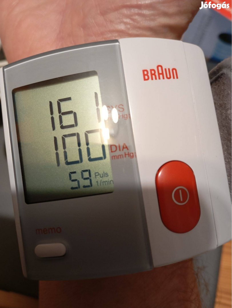 Braun Kronberg 6071 mandzsettás vérnyomásmérő dobozban