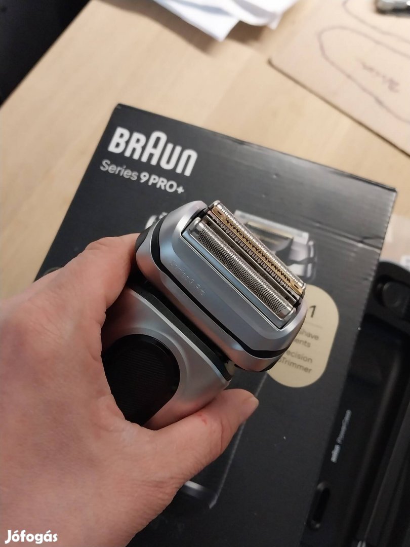 Braun S9 Pro+ elektromos borotva töltőtokkal és mosóállomással 