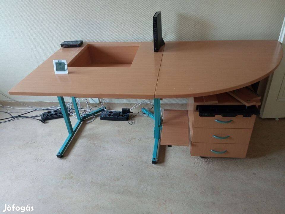 Bred számítógépasztal