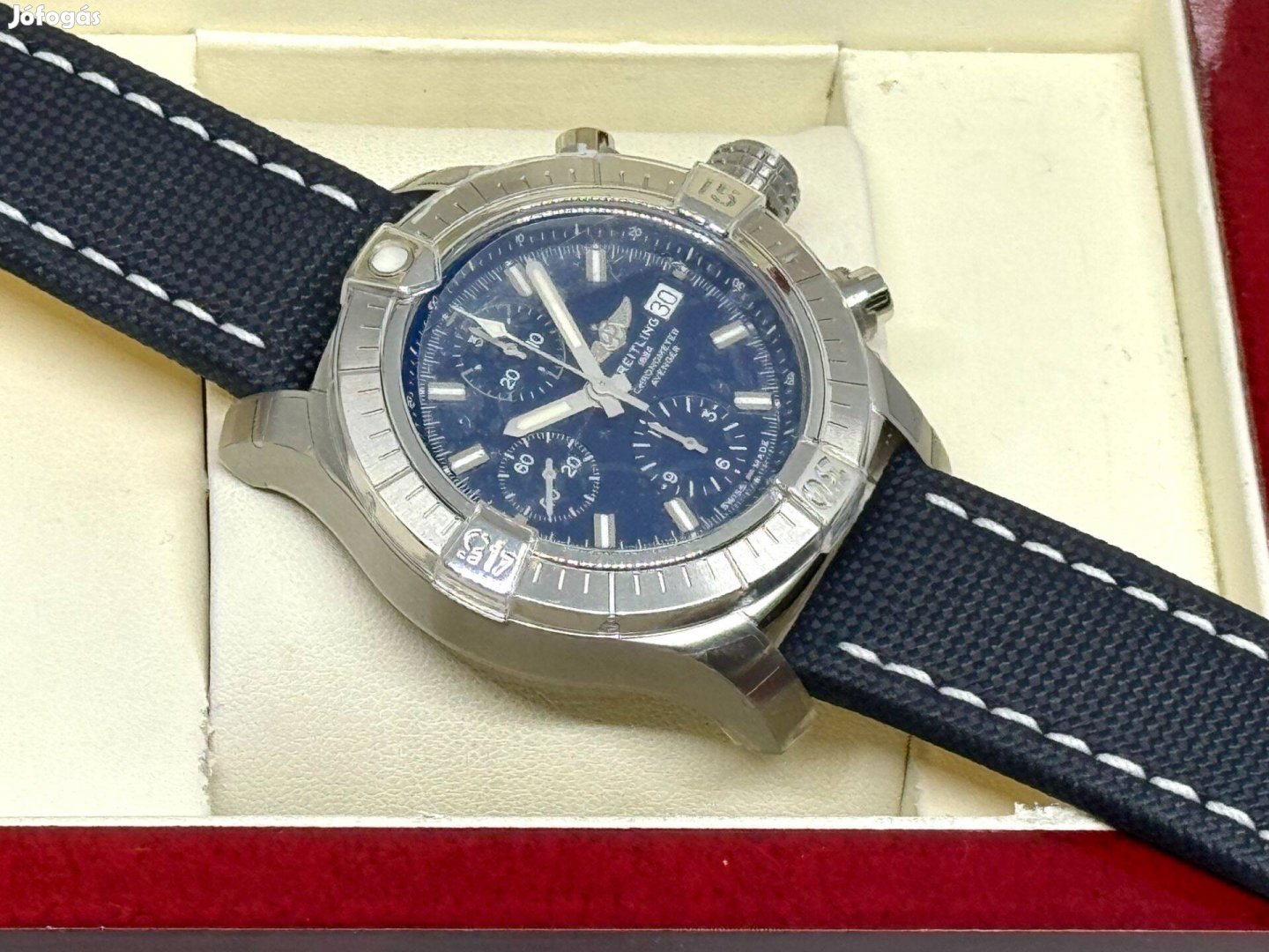 Breitling Avenger 43 Chronograph, fóliás, vadonatúj, kék színben Lgsw