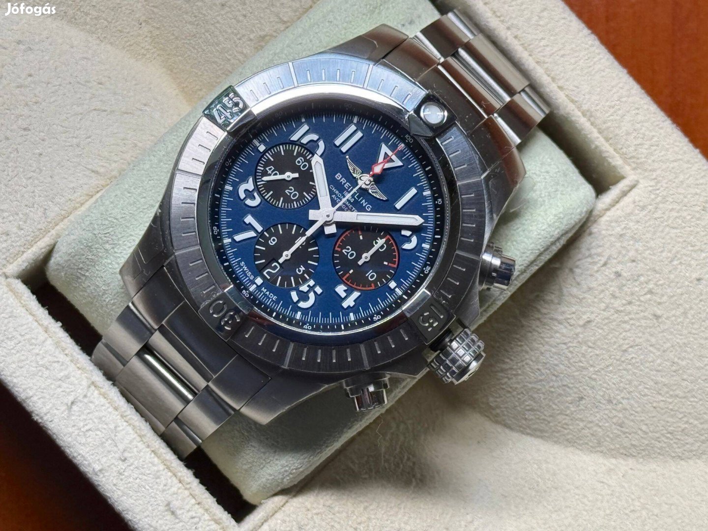 Breitling Avenger B01 Chronograph 45 garanciálisan Lgsw