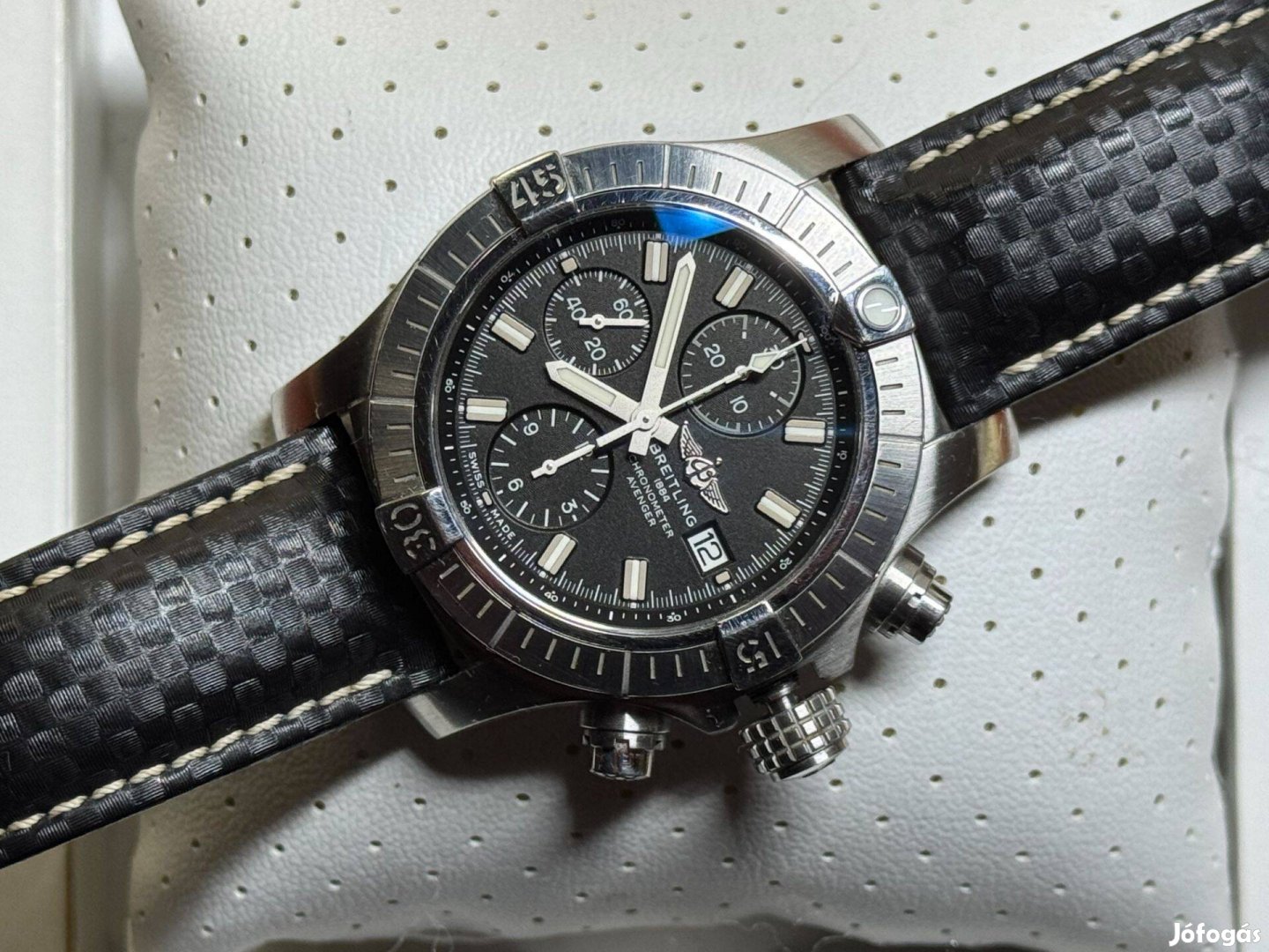 Breitling Avenger Chronograph 43 fekete színben Lgsw