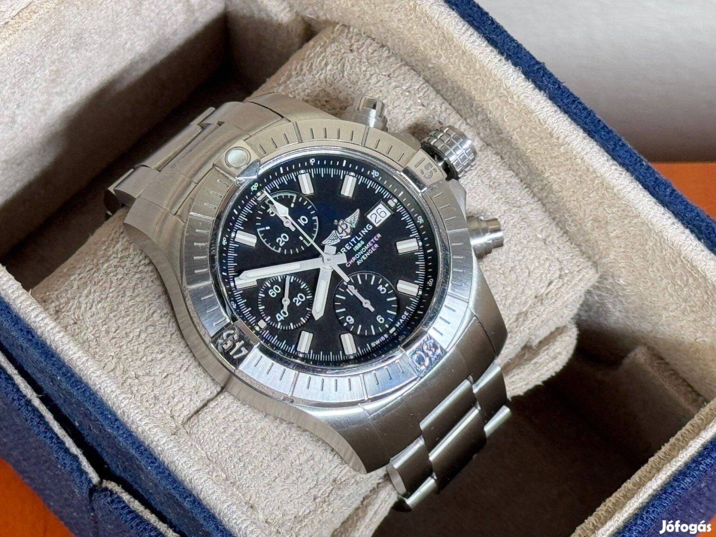 Breitling Avenger Chronograph 43 fekete színben Lgsw