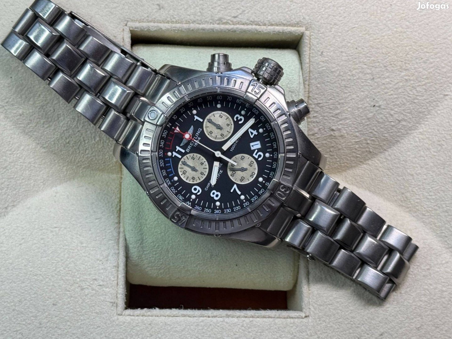 Breitling Avenger Chronograph Titanium 44 Lgsw