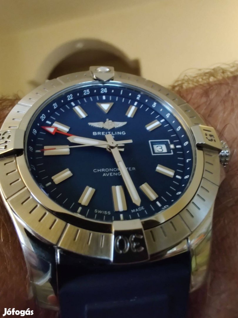 Breitling Avenger GMT 45