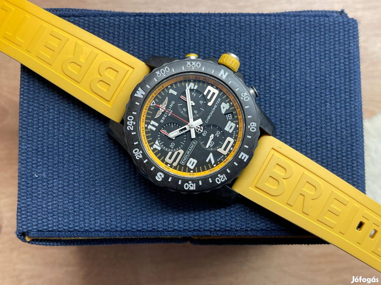 Breitling Endurance Pro sárga színben 44 Lgsw