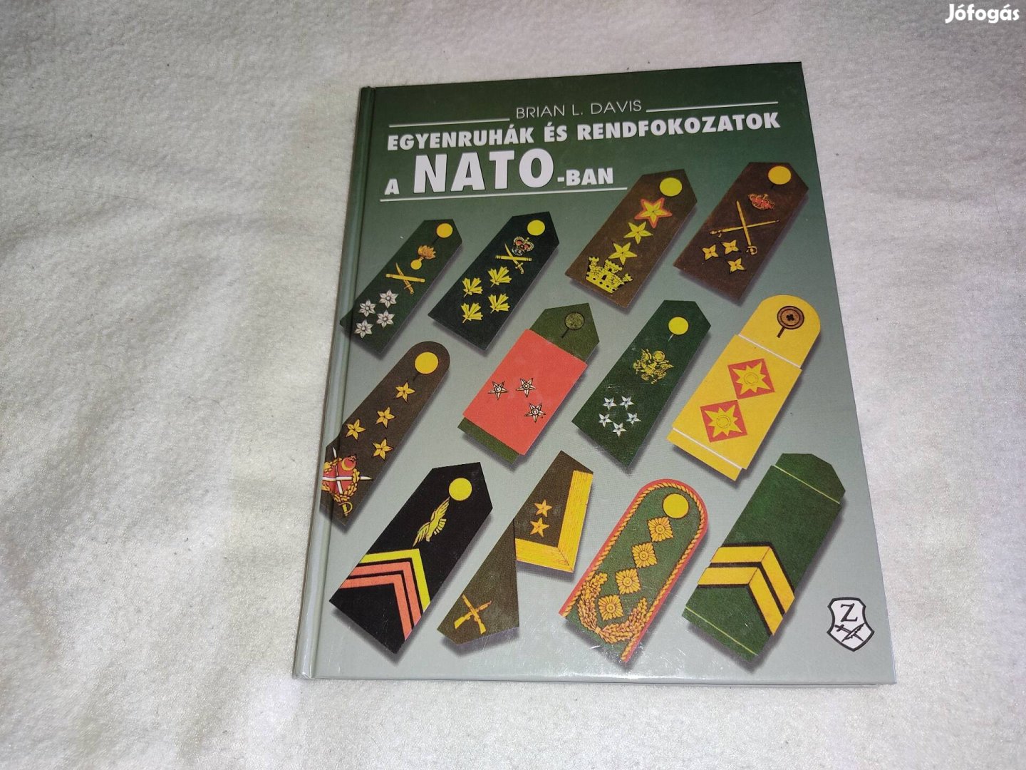 Brian L. Davis - Egyenruhák És Rendfokozatok a NATO-ban 