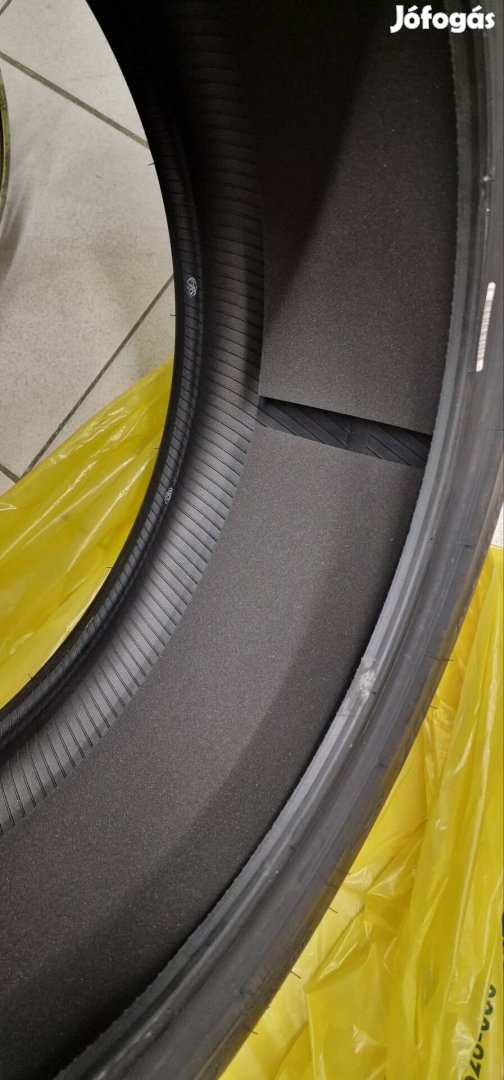 Bridgeston 235/45 R18 98V Tesla