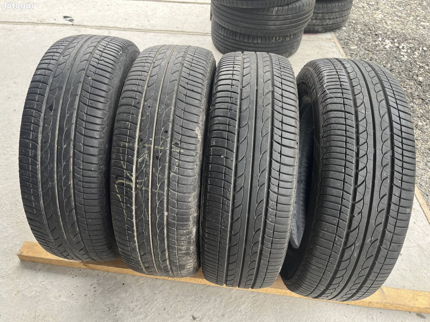 Bridgestone 175 65 R15 nyárigumi 4db 
