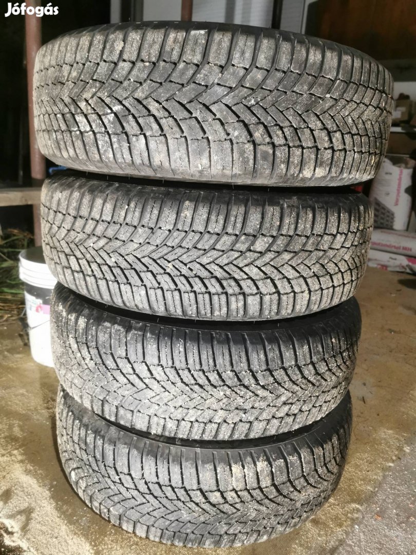 Bridgestone 195/65 R15 négyévszakos gumi 5x100 VW felnin 