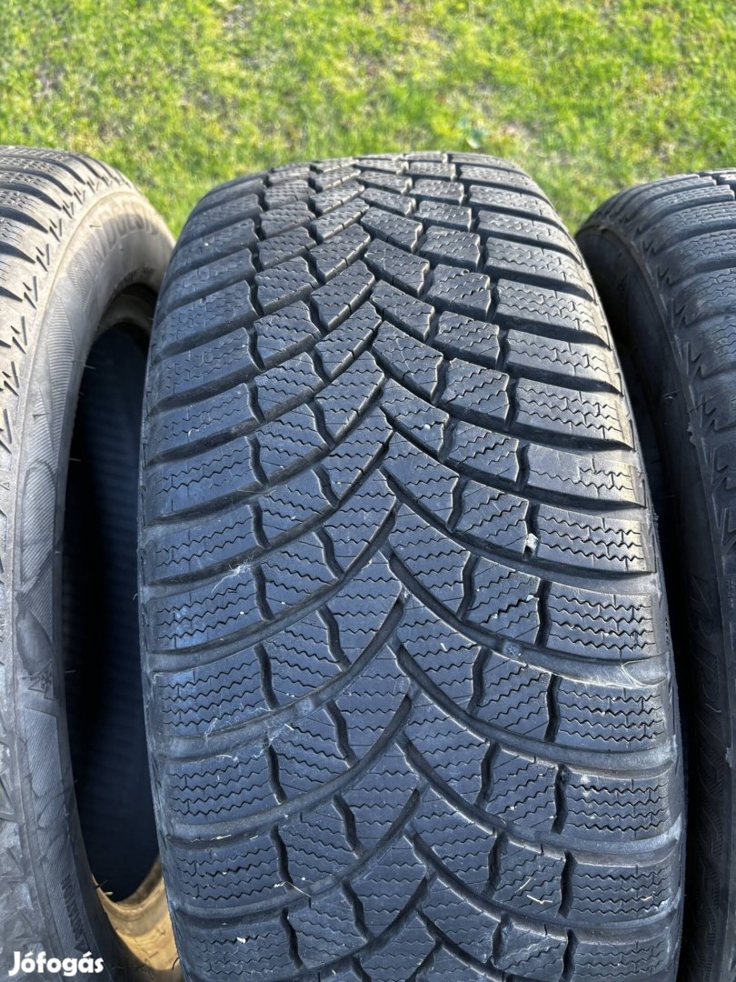 Bridgestone 205/55R16 téli gumi szett