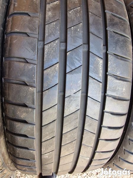 Bridgestone 215/40R18 T005 6-7mm DOT19 használt gumi HG10839 nyári