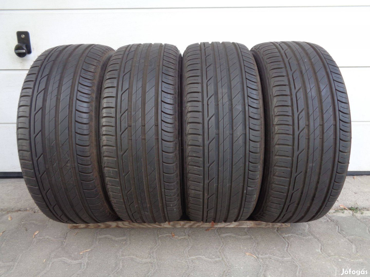 Bridgestone 215/50R18 nyári gumi nagyon keveset futott újszerűen eladó