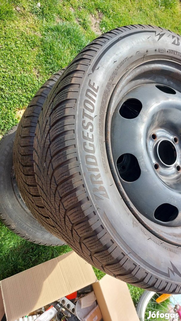 Bridgestone 215/55 r16 gumik felnistől eladó