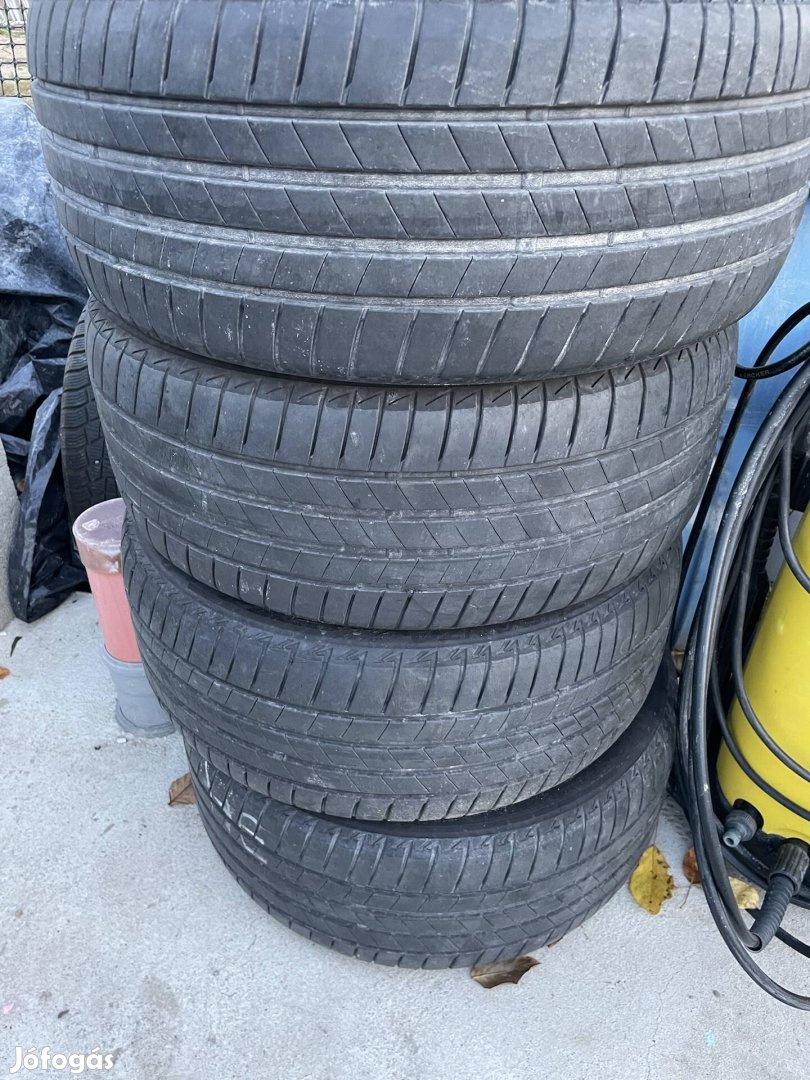 Bridgestone 225/45R17 nyári garnitúra 